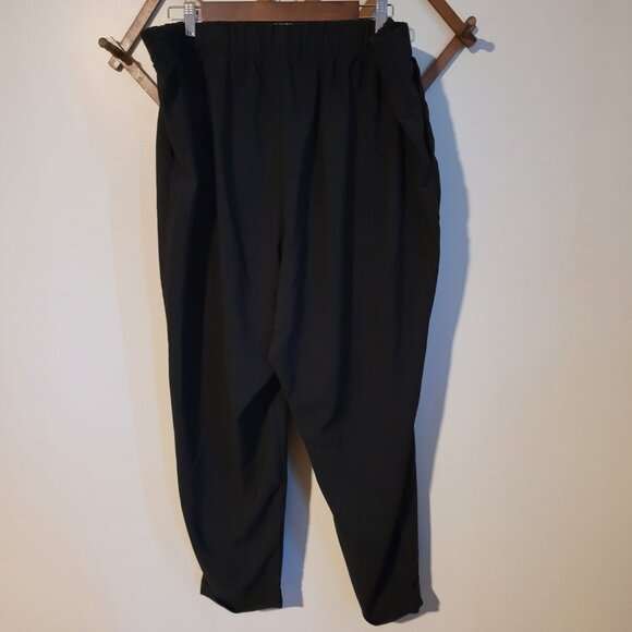 Torrid Elastic Waist Cuffed High Waisted Cropped Black Trousers SZ 3 - Picture 4 of 6